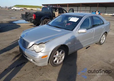 2003 Mercedes-Benz C 240 z USA, uszkodzony, nr VIN WDBRF61J13E013894